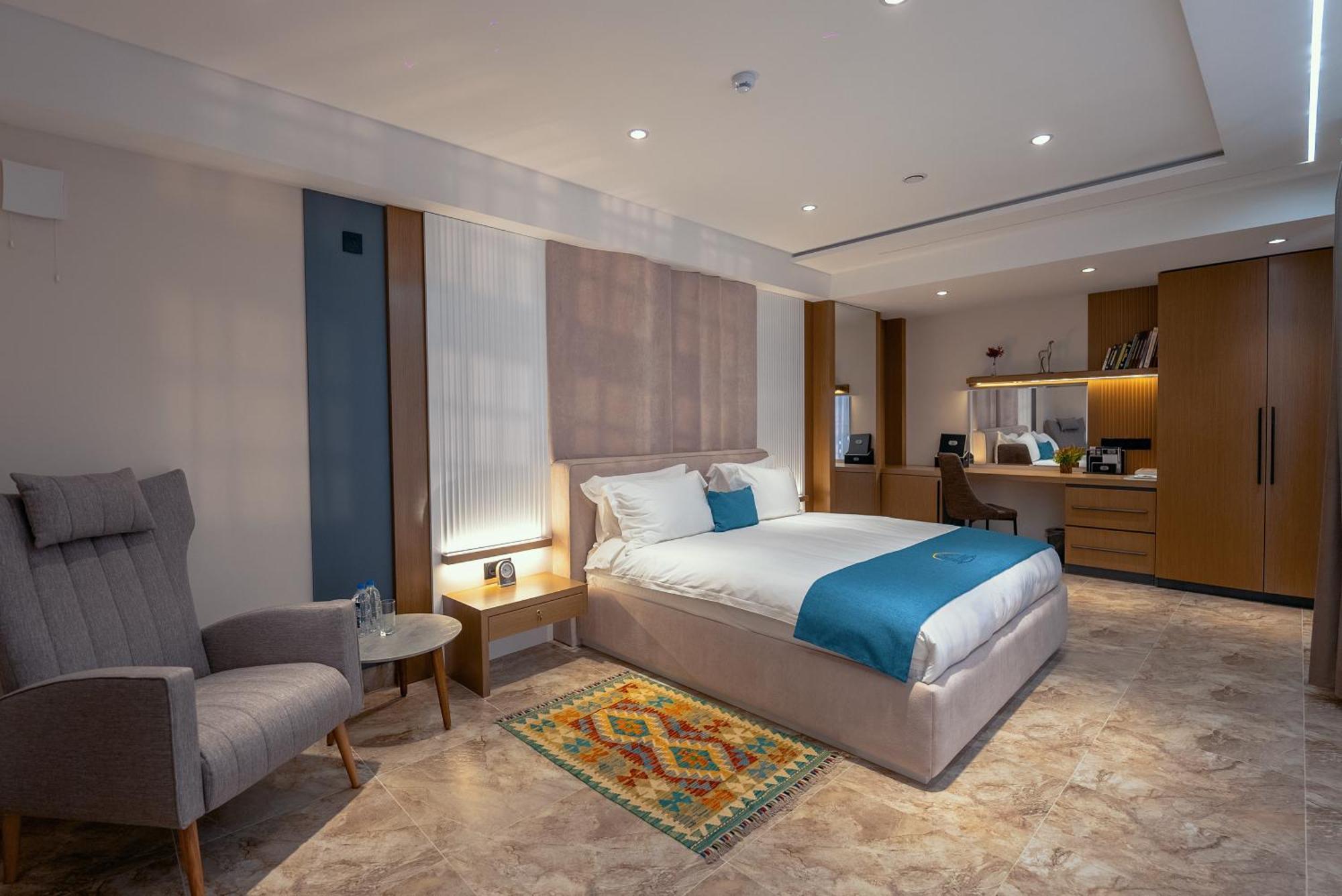 Parliament Palace Hotel 苦盏 外观 照片